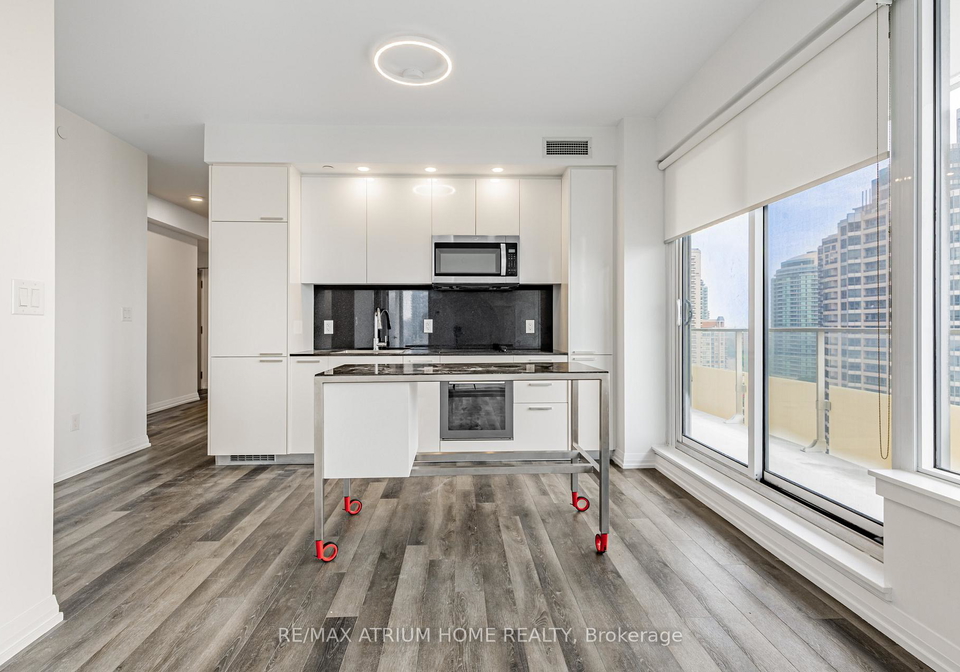 75-canterbury-place-toronto-ontario-c12284848