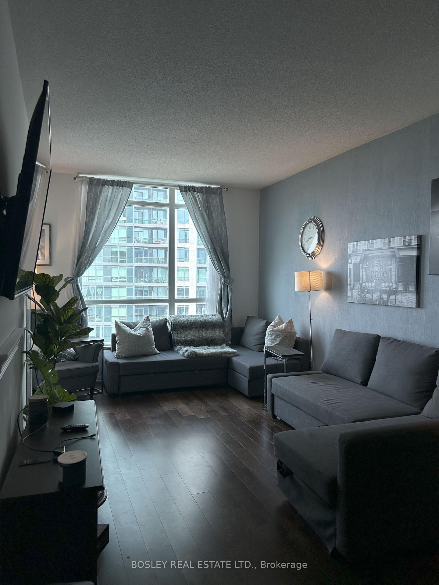 215-fort-york-boulevard-toronto-ontario-c12285427