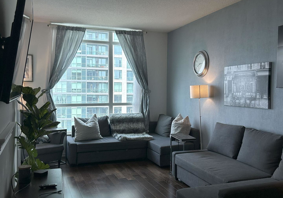 215-fort-york-boulevard-toronto-ontario-c12285427