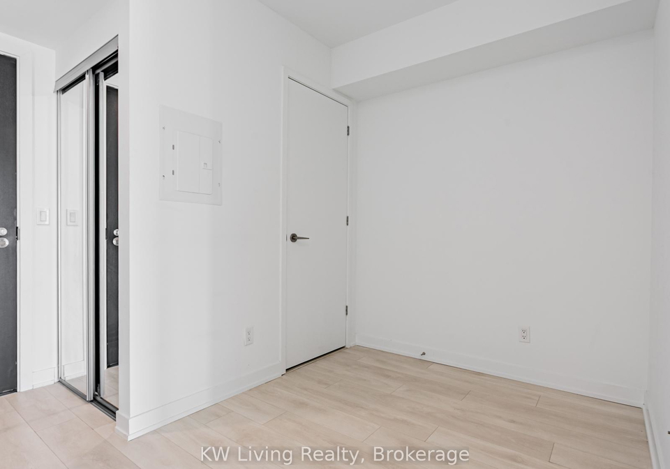 501-yonge-street-toronto-ontario-c12285656