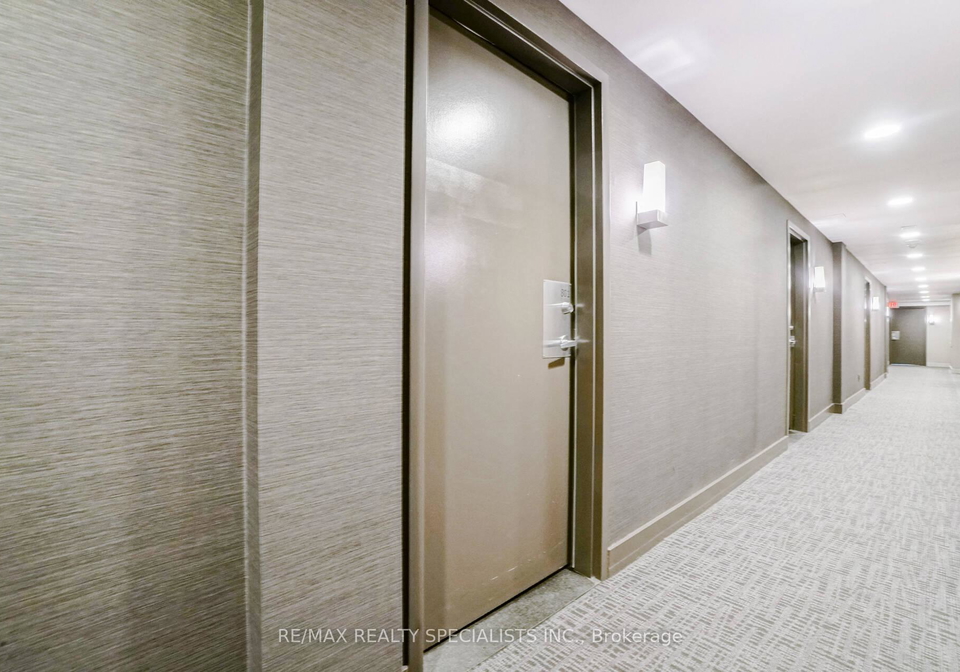 637-lake-shore-boulevard-w-w-toronto-ontario-c12285676
