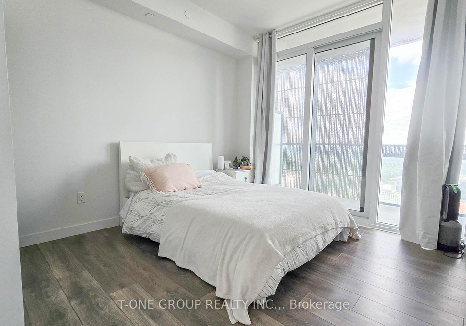 8-eglinton-avenue-e-e-toronto-ontario-c12285977