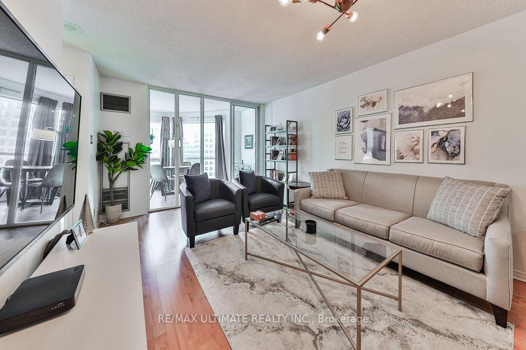 10-queens-quay-w-w-toronto-ontario-c12286061