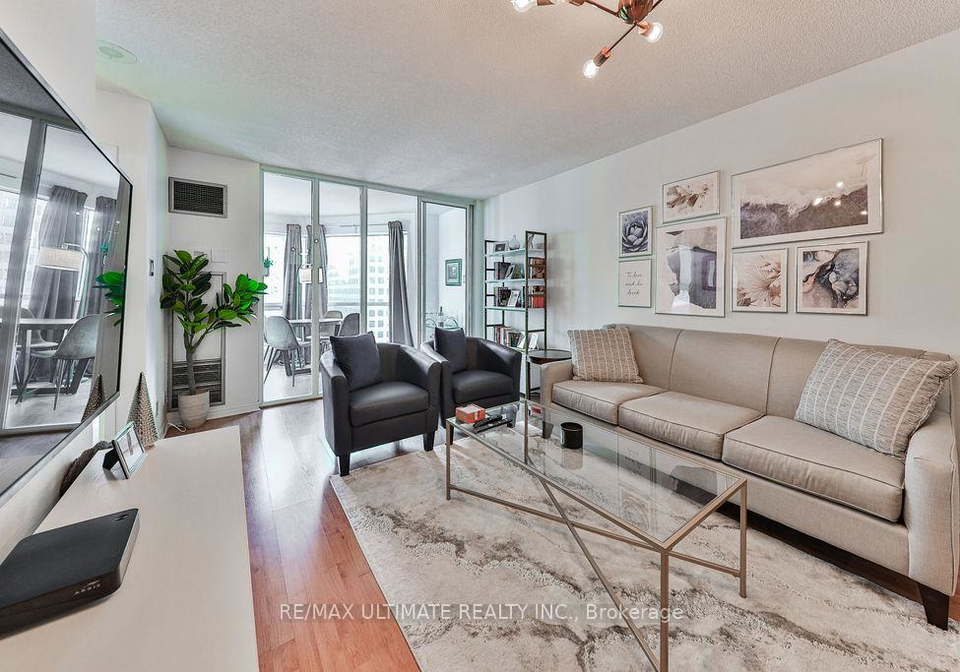 10-queens-quay-w-w-toronto-ontario-c12286061