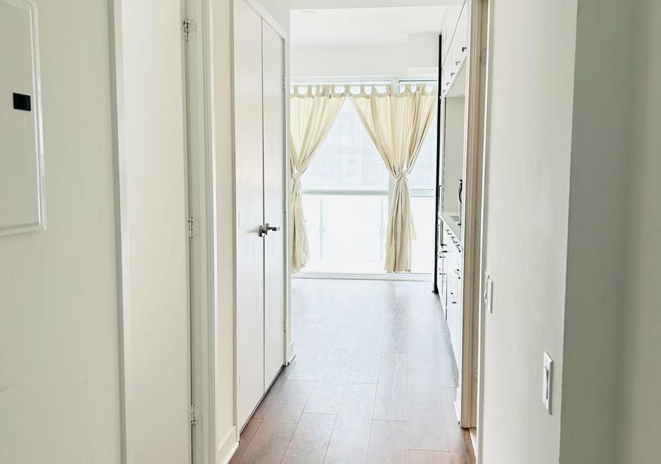 15-grenville-street-toronto-ontario-c12286117