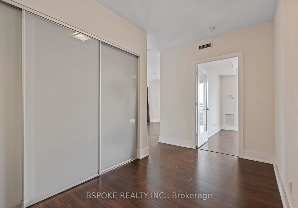 300-front-street-w-w-toronto-ontario-c12286121