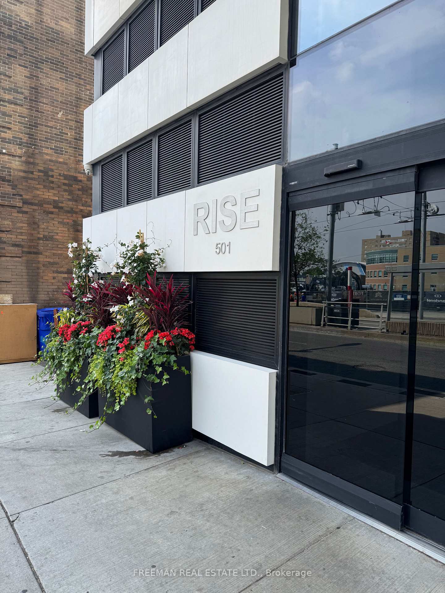 501-st-clair-avenue-w-w-toronto-ontario-c12286290