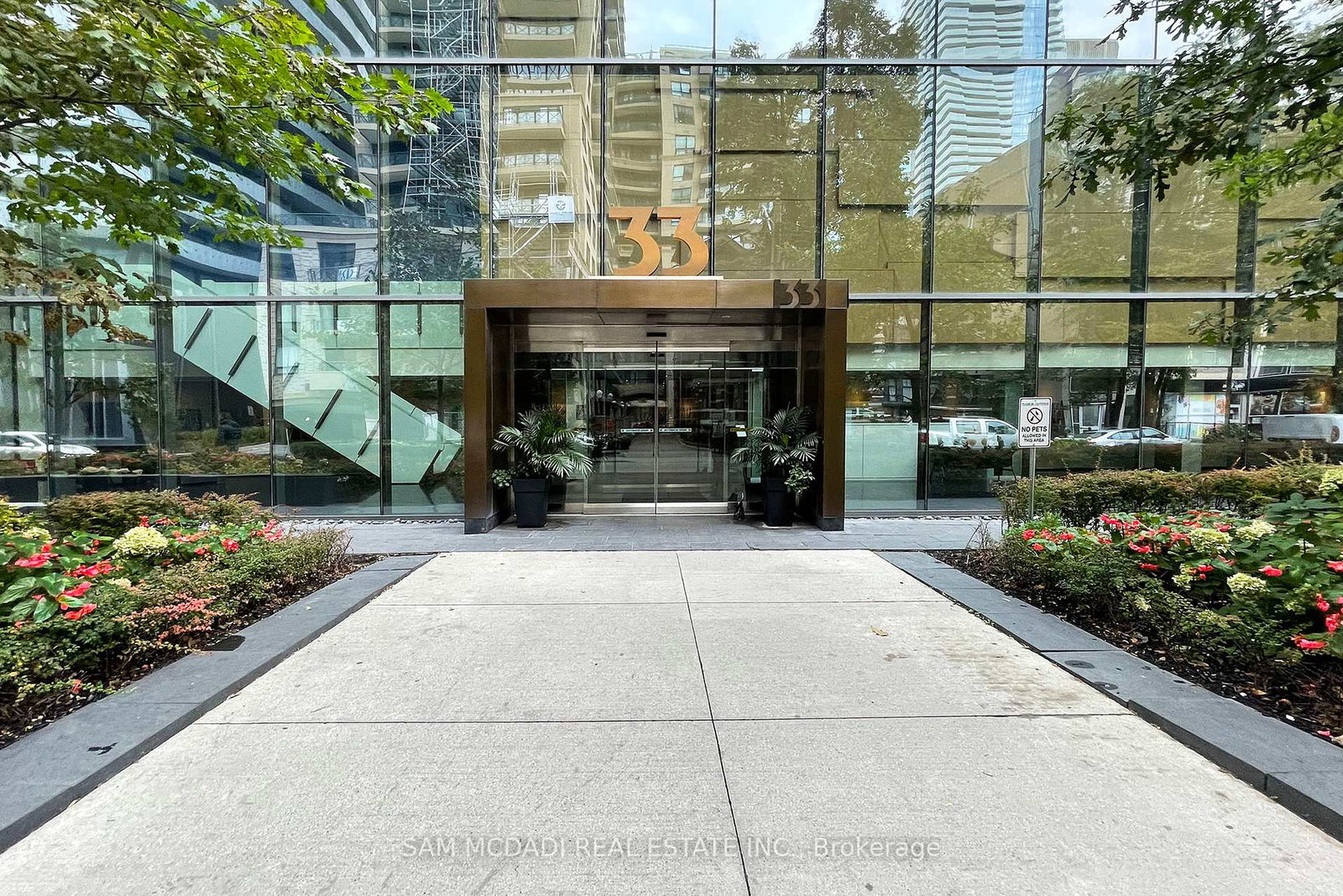33-charles-street-e-e-toronto-ontario-c12286904
