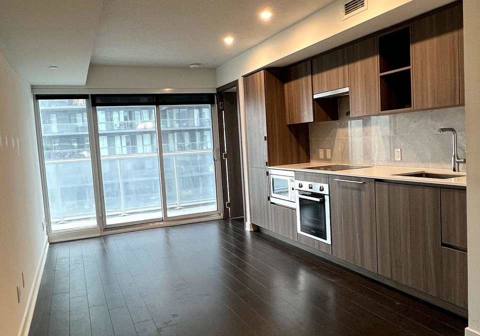 19-bathurst-street-toronto-ontario-c12287269