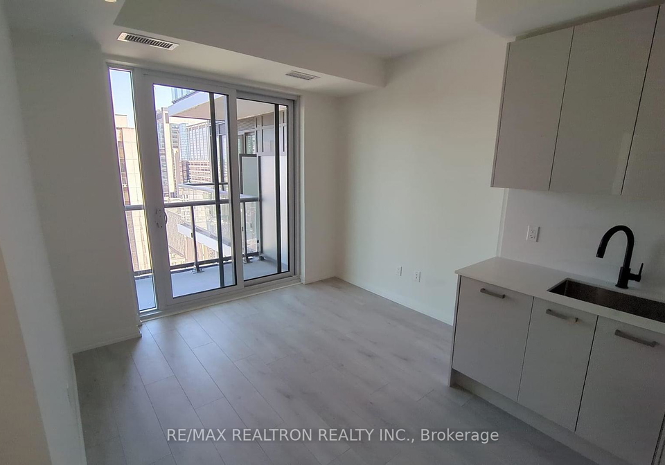280-dundas-st-street-w-w-toronto-ontario-c12288038