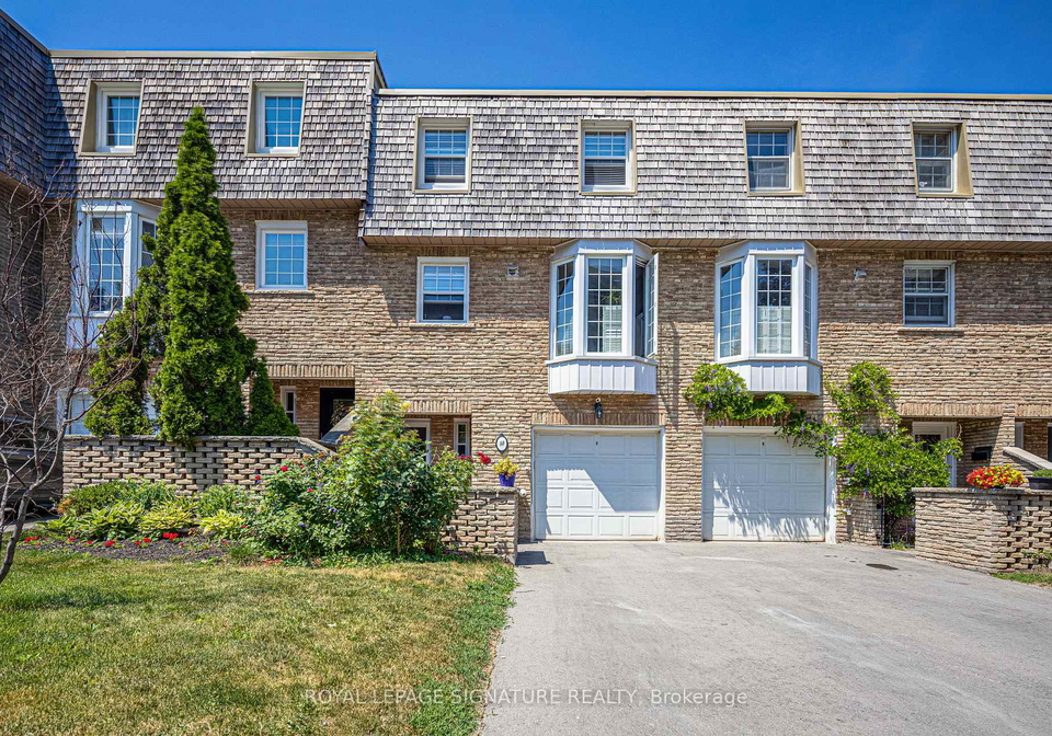 farmstead-road-north-york-ontario-c12289017