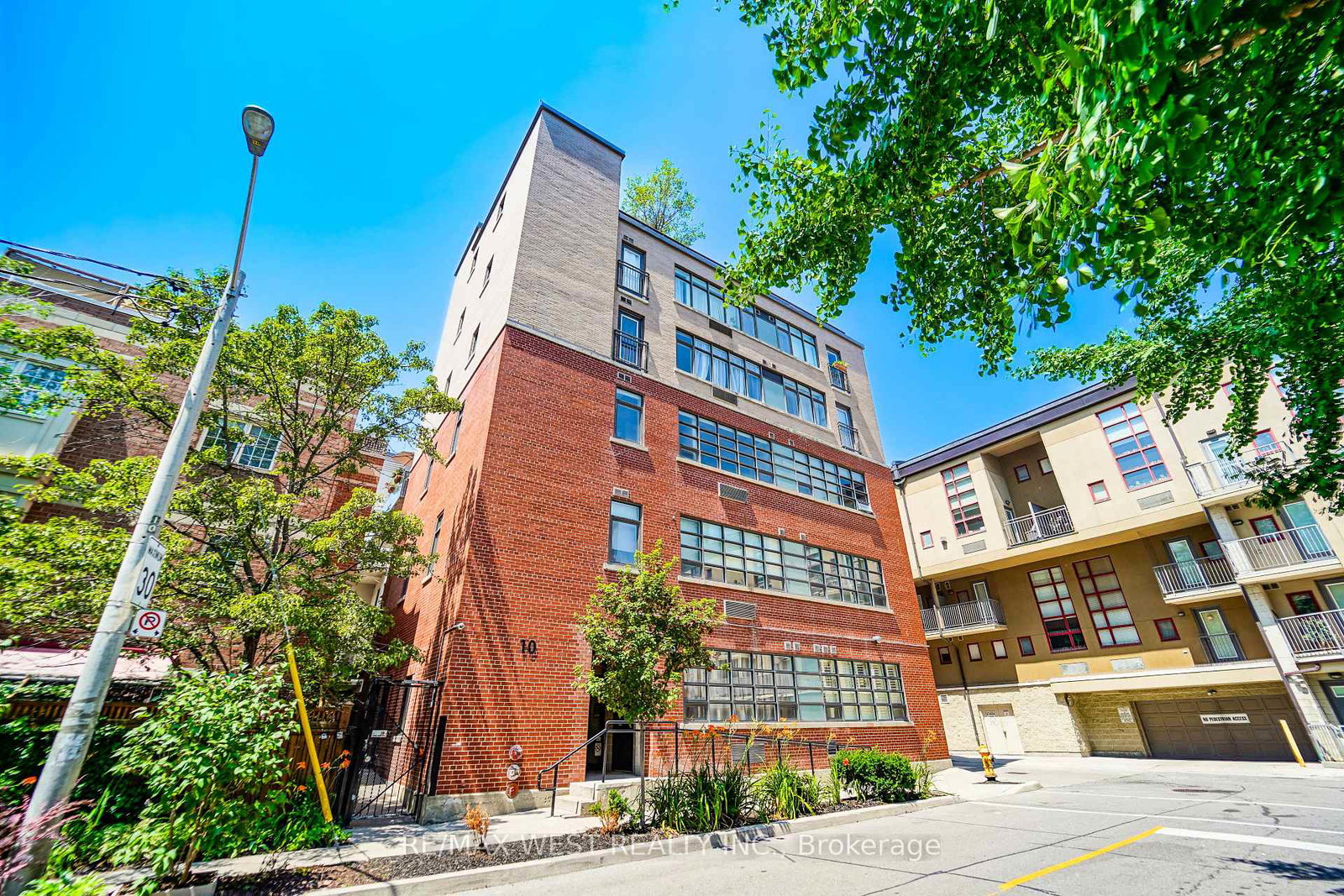 10-wellesley-place-toronto-ontario-c12289232