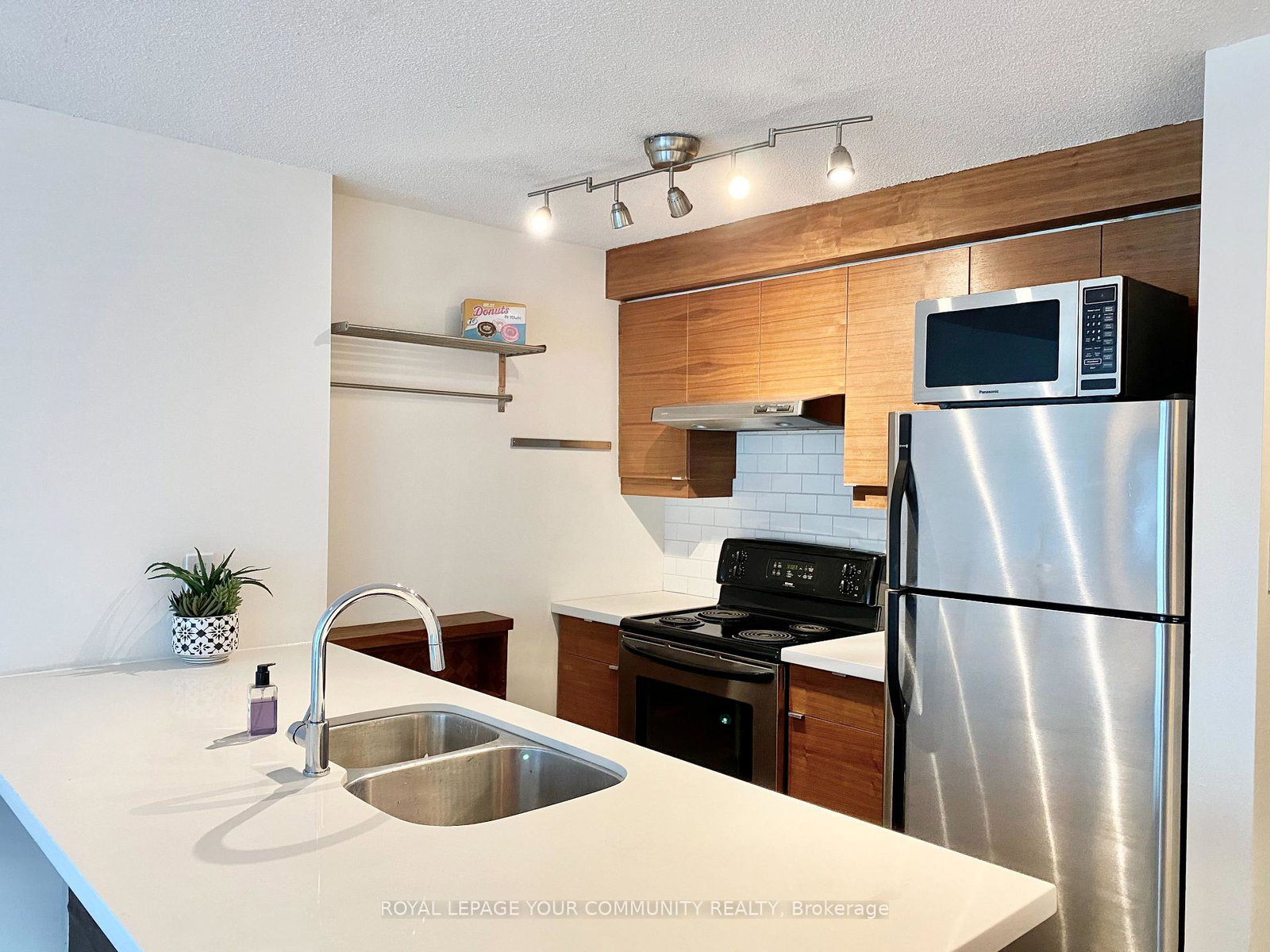 10-yonge-street-toronto-ontario-c12289371