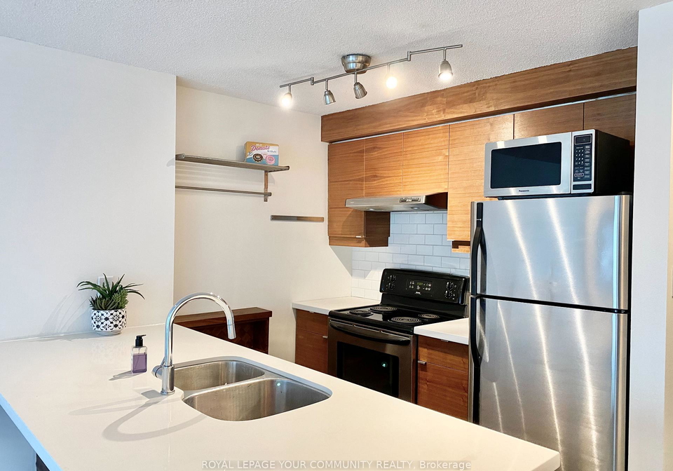 10-yonge-street-toronto-ontario-c12289371