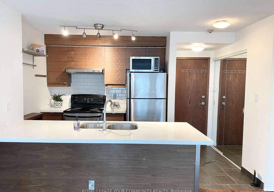 10-yonge-street-toronto-ontario-c12289371