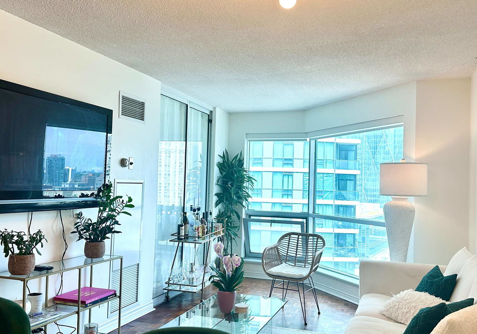 10-yonge-street-toronto-ontario-c12289371