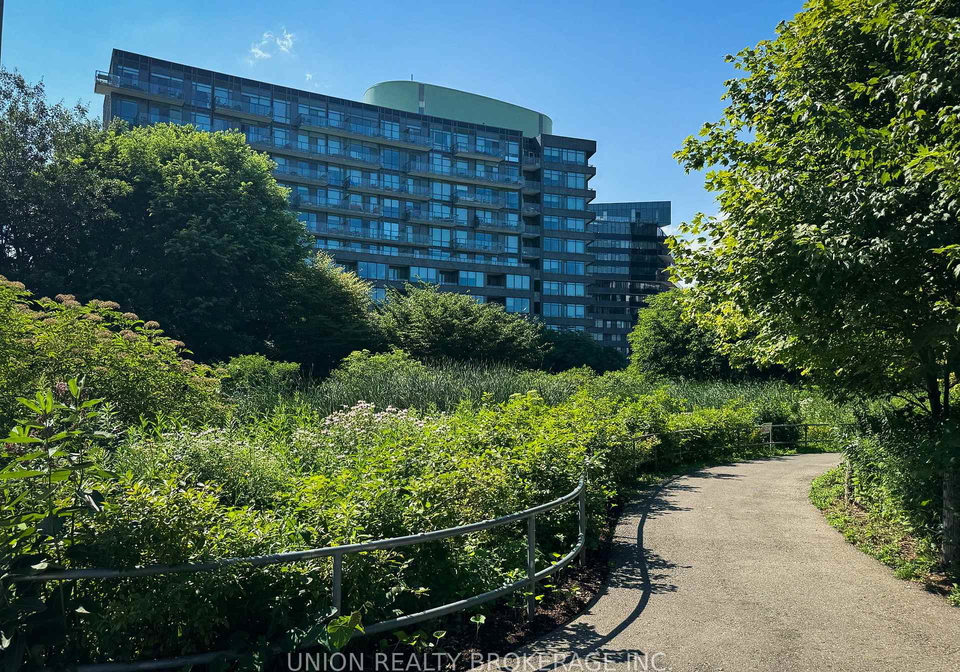 120-bayview-avenue-toronto-ontario-c12290436