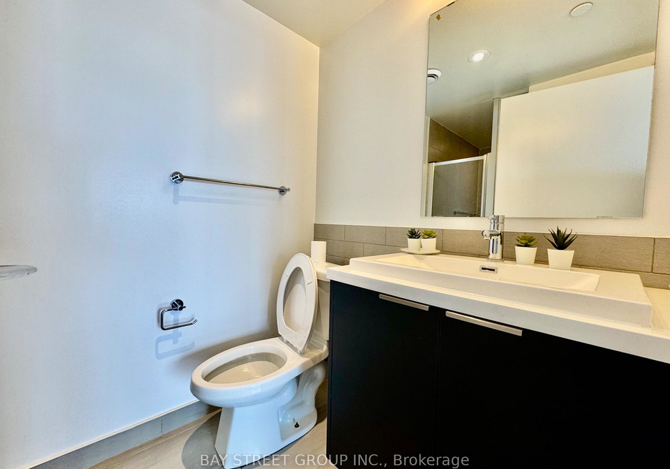 6-sonic-way-east-york-ontario-c12292767