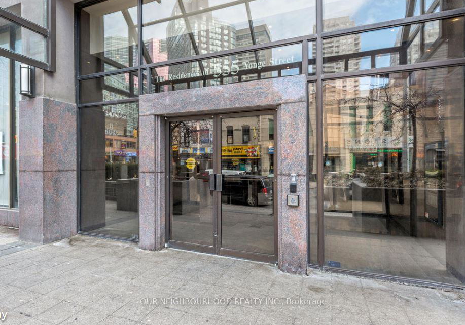 555-yonge-street-toronto-ontario-c12292847