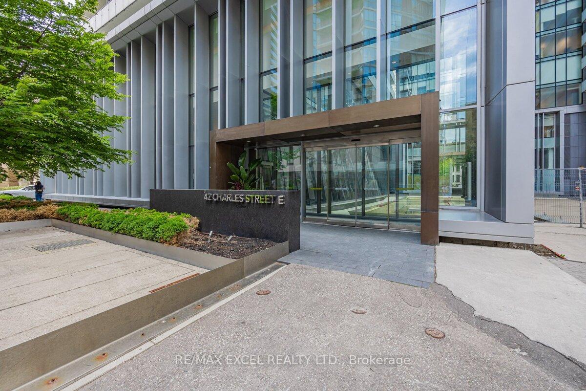 42-charles-street-e-e-toronto-ontario-c12293037