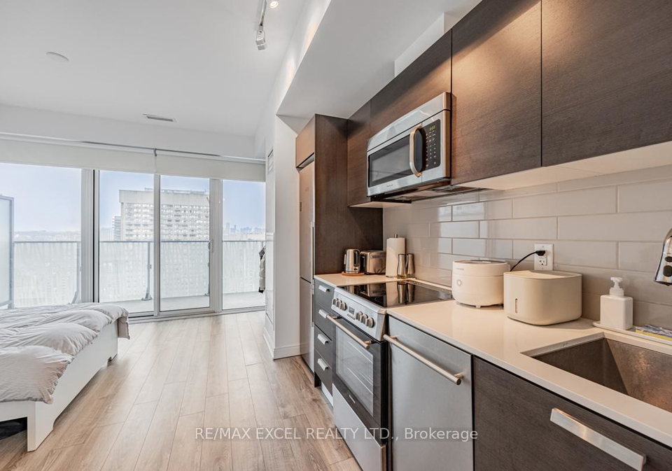 42-charles-street-e-e-toronto-ontario-c12293037