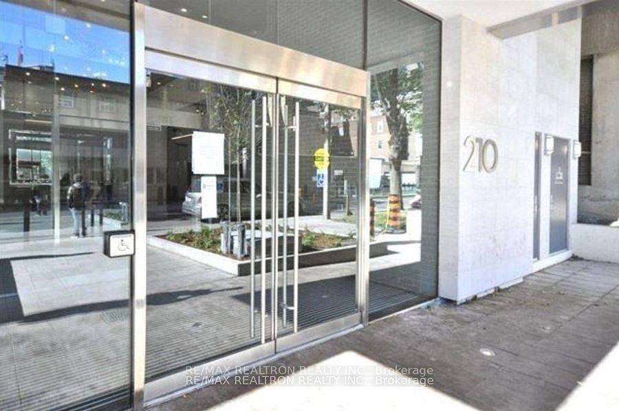 210-simcoe-street-toronto-ontario-c12293631