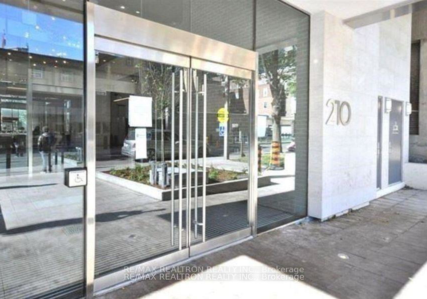 210-simcoe-street-toronto-ontario-c12293631