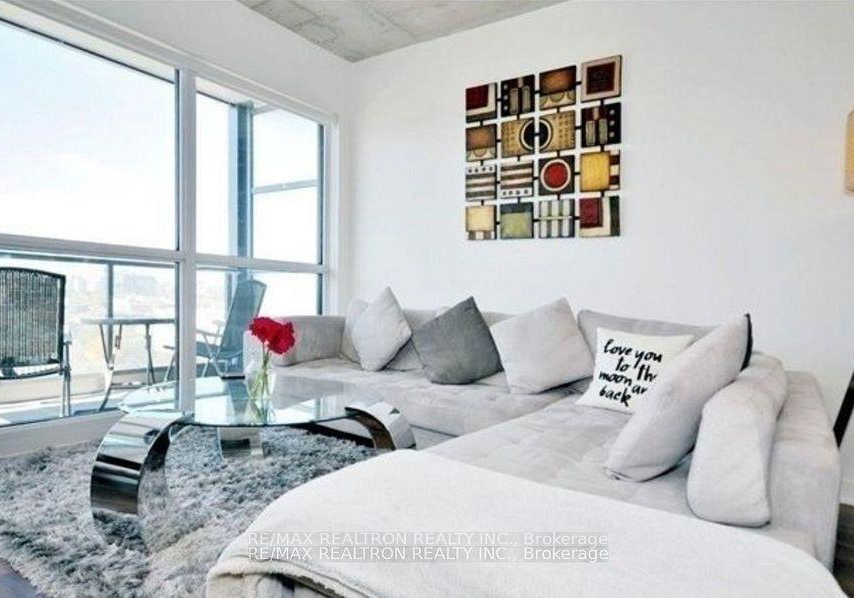 210-simcoe-street-toronto-ontario-c12293631