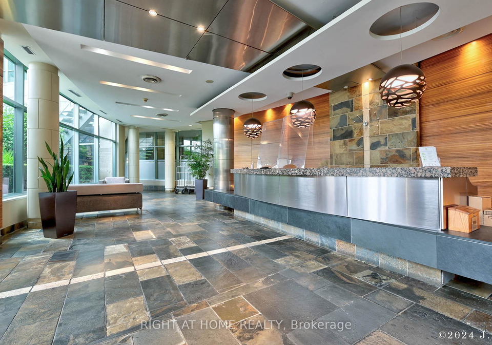 230-queens-quay-na-w-w-toronto-ontario-c12294244