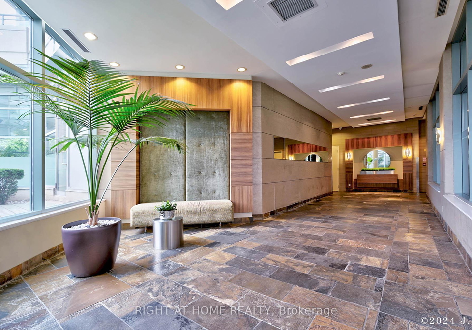 230-queens-quay-na-w-w-toronto-ontario-c12294244