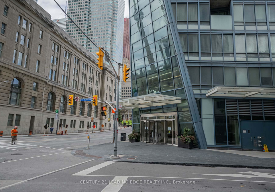 8-the-esplanade-na-toronto-ontario-c12294329