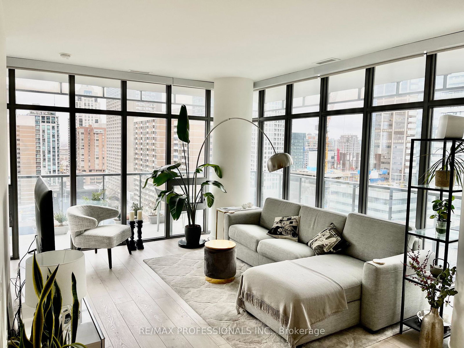 33-charles-street-e-e-toronto-ontario-c12294551