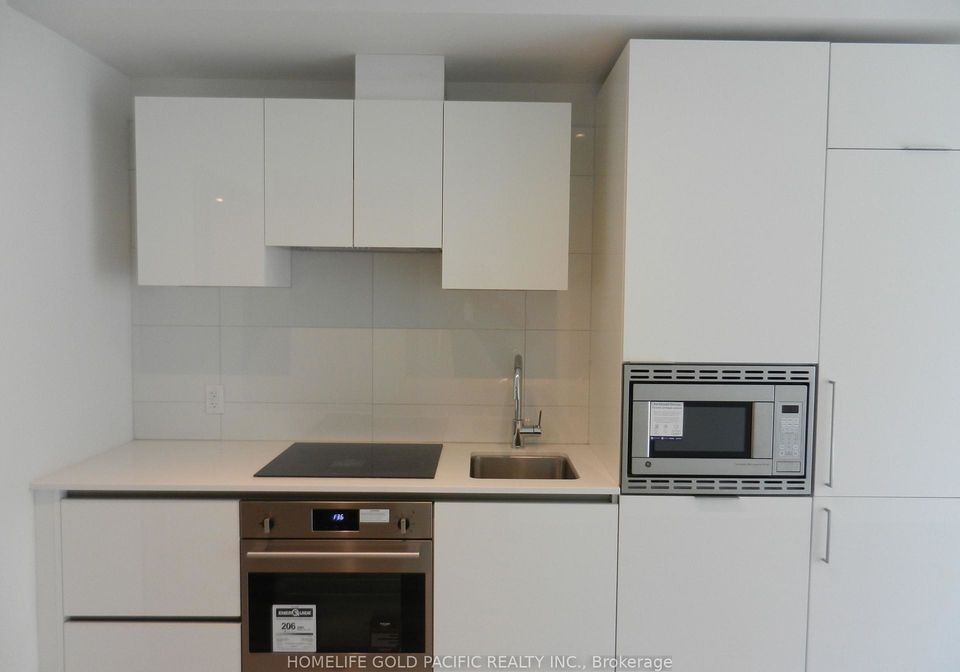 230-simcoe-street-toronto-ontario-c12295437