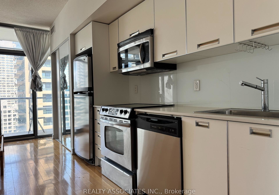33-charles-street-e-e-toronto-ontario-c12295538