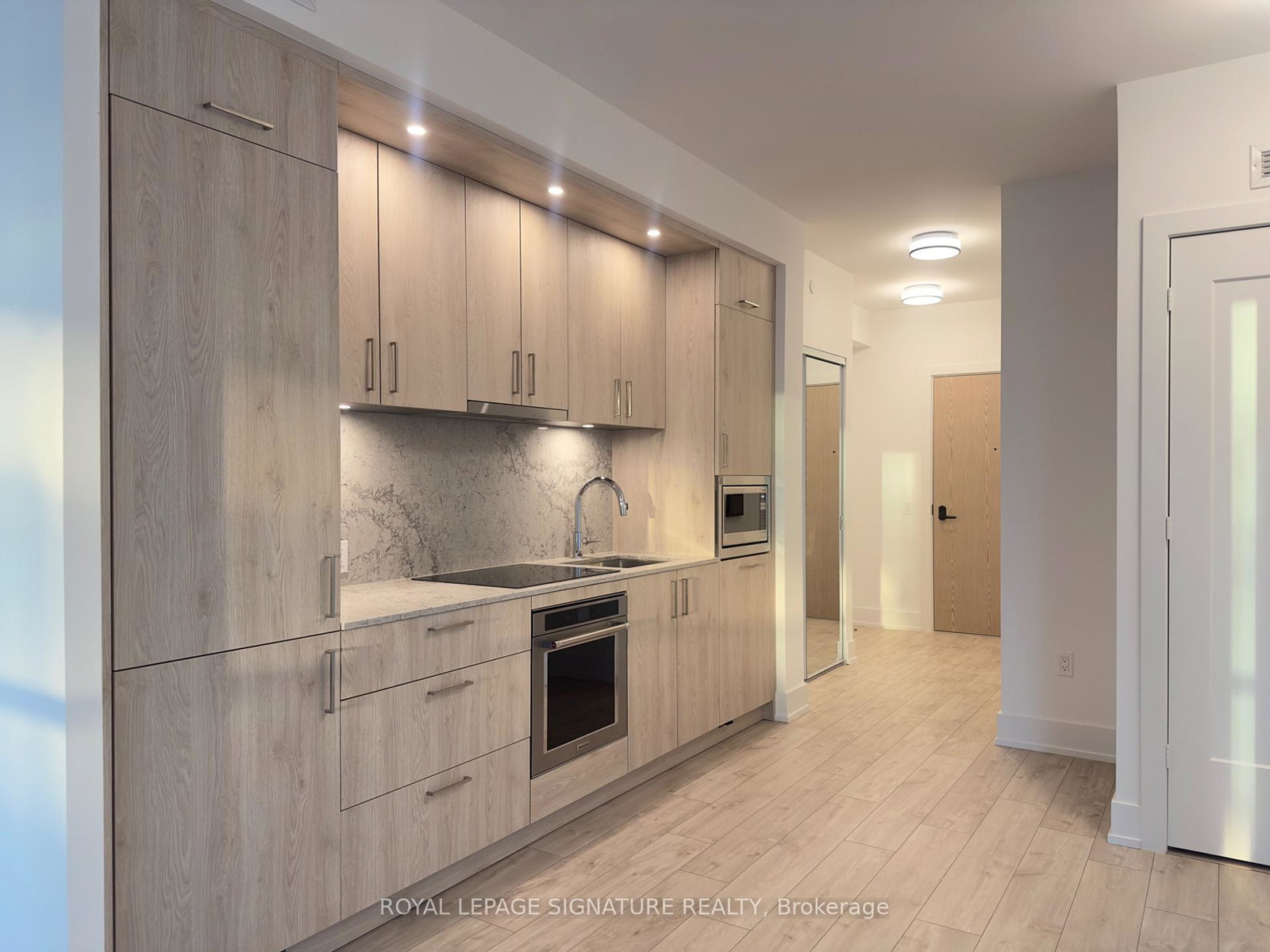 10-inn-on-the-park-drive-north-york-ontario-c12296123