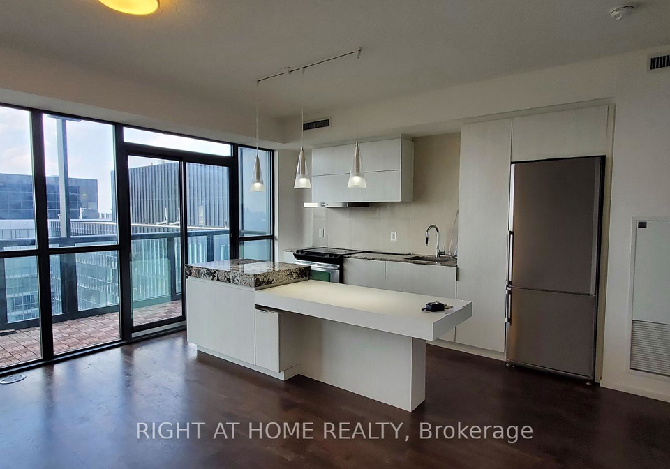 101-charles-street-e-e-toronto-ontario-c12296229