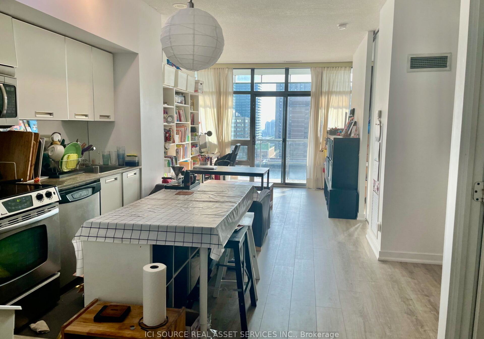 33-charles-street-e-e-toronto-ontario-c12296841