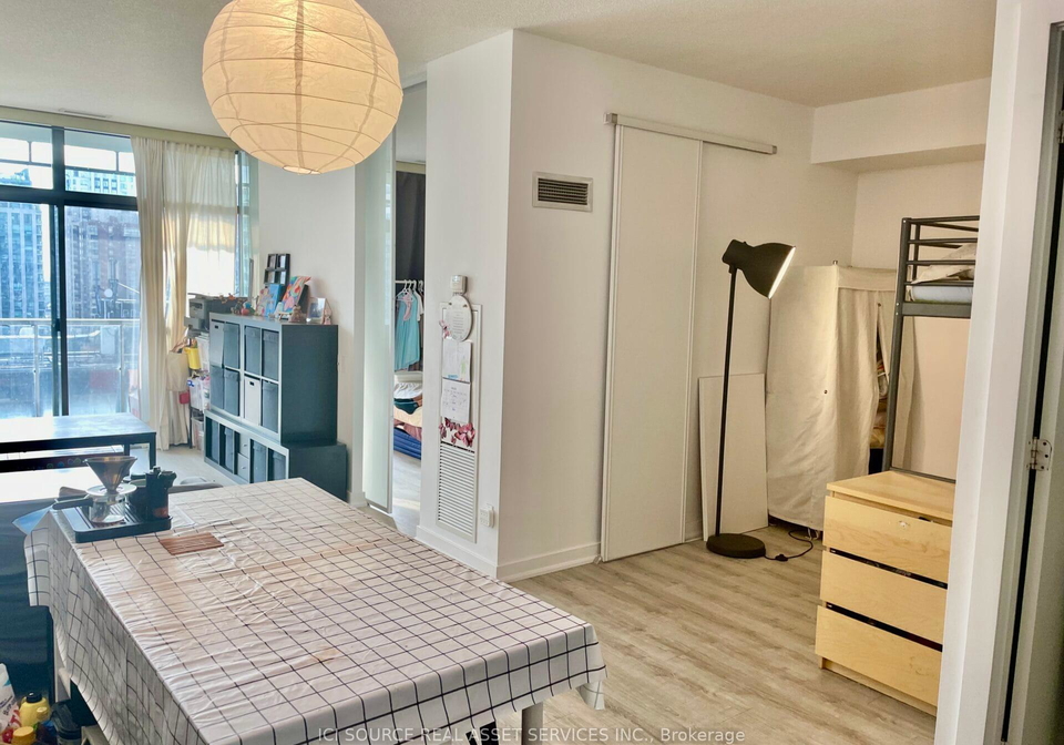33-charles-street-e-e-toronto-ontario-c12296841