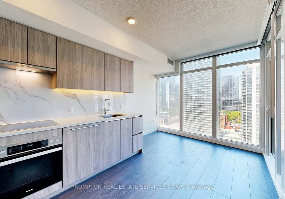 1-concord-cityplace-way-toronto-ontario-c12297086