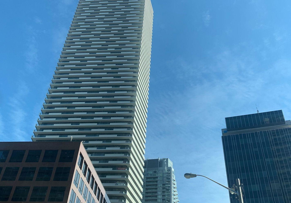 2221-yonge-street-toronto-ontario-c12297216