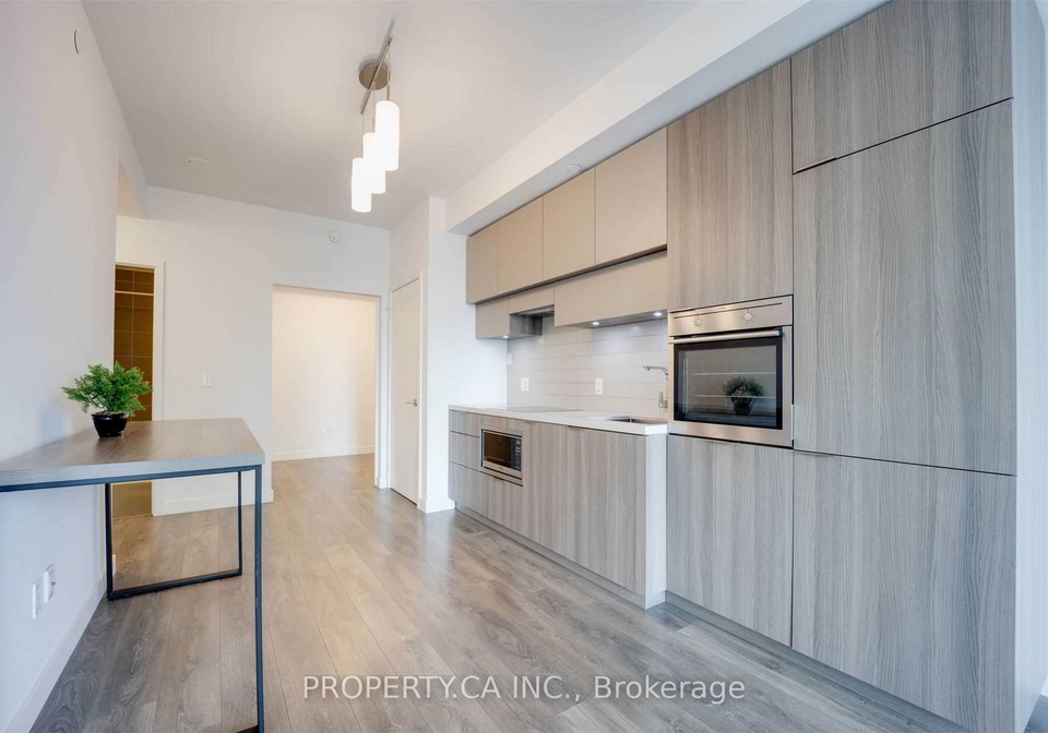 8-eglinton-avenue-e-e-toronto-ontario-c12297612