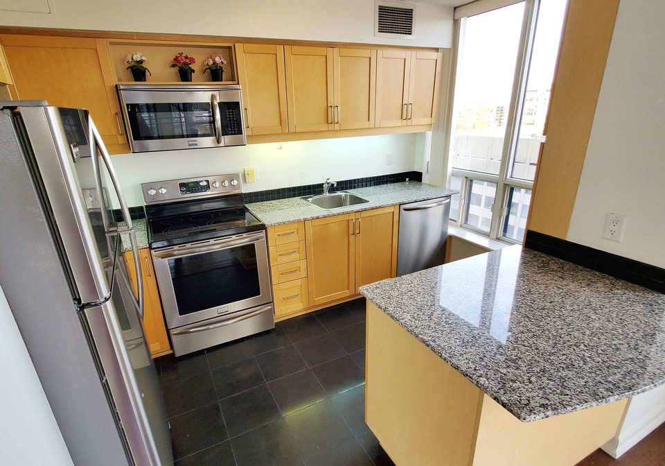 33-sheppard-avenue-e-e-north-york-ontario-c12297700