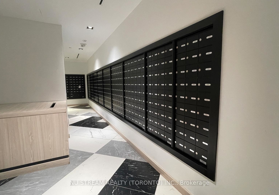 395-bloor-street-toronto-ontario-c12298136