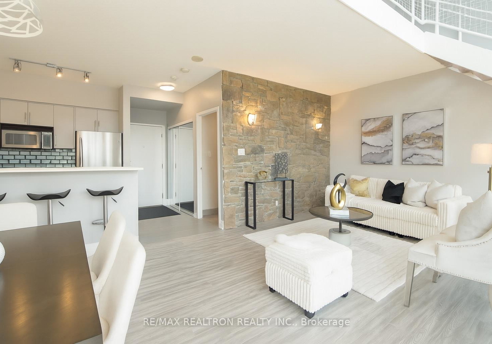 10-yonge-street-toronto-ontario-c12298218