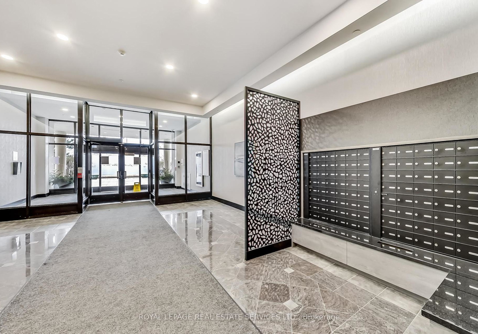 1-leaside-park-drive-east-york-ontario-c12298594