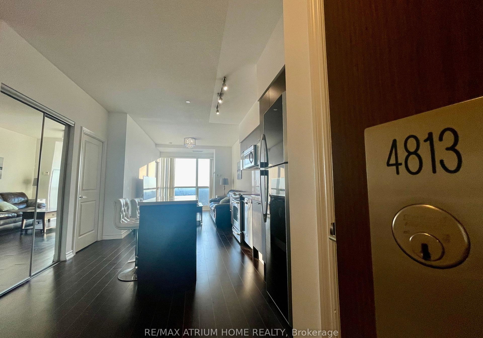 386-yonge-street-toronto-ontario-c12299003