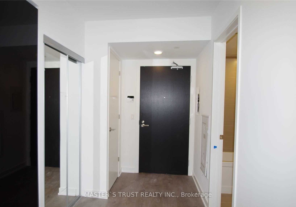 501-yonge-street-toronto-ontario-c12299035