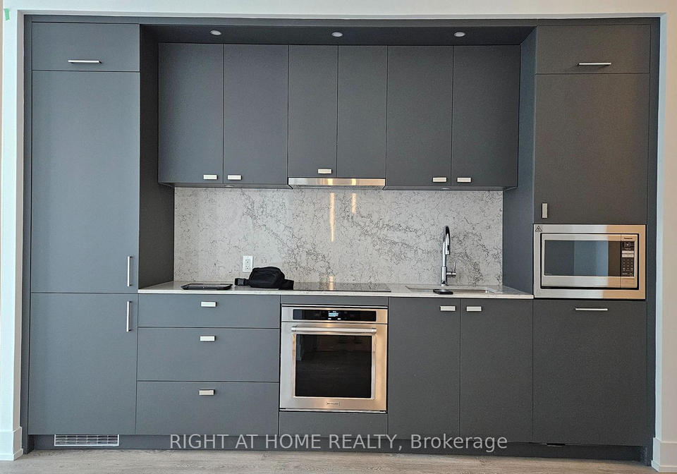 10-innthe-park-drive-north-york-ontario-c12299148