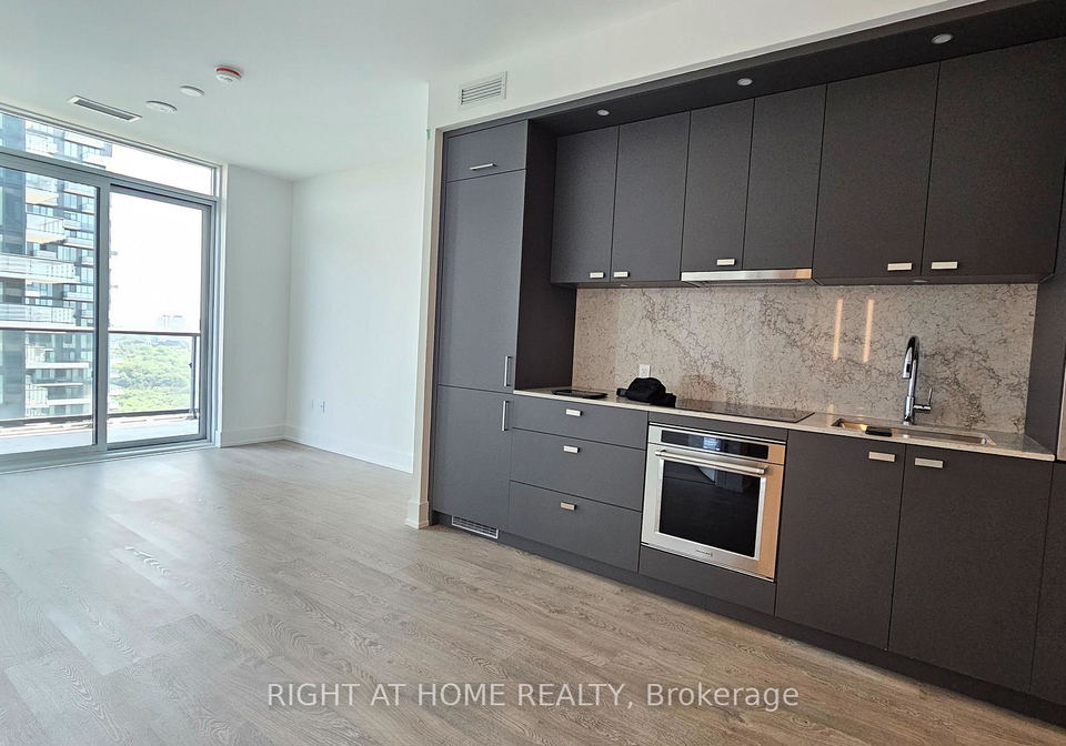 10-innthe-park-drive-north-york-ontario-c12299148