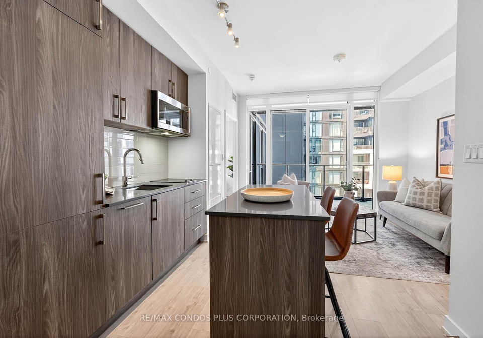 576-front-street-w-w-toronto-ontario-c12299938